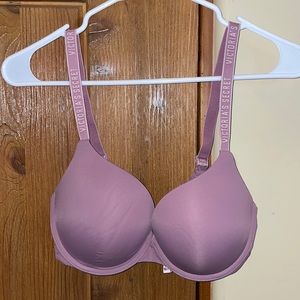 Victoria’s Secret 34D bra